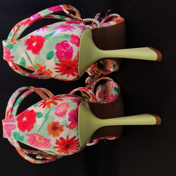Betsey Johnson Erik Multicolor Floral Heels with 3D Flowers – Size 8 - Picture 10 of 13
